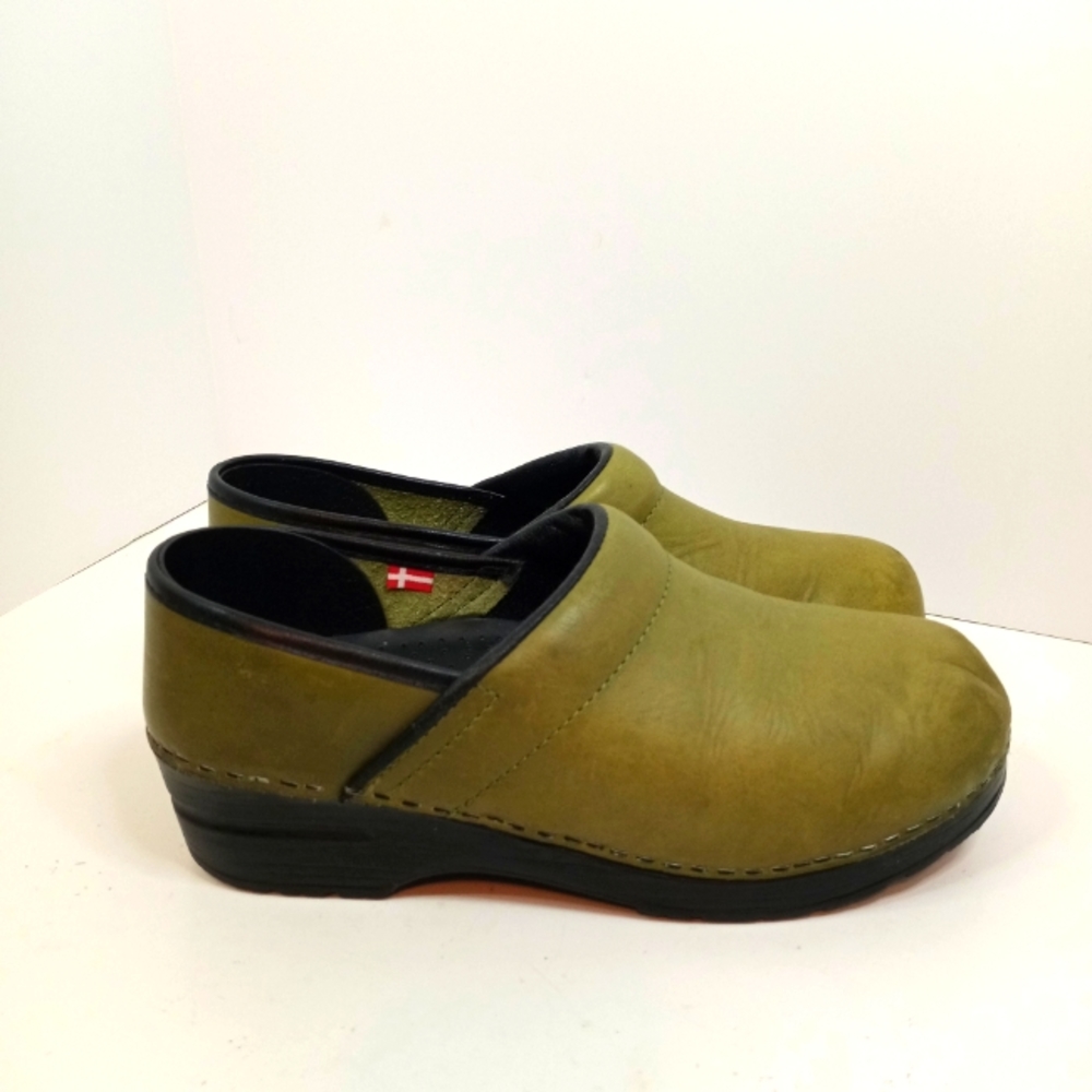 DANSKO Womens Professional Sanita Cabrio Green Leaf size 39